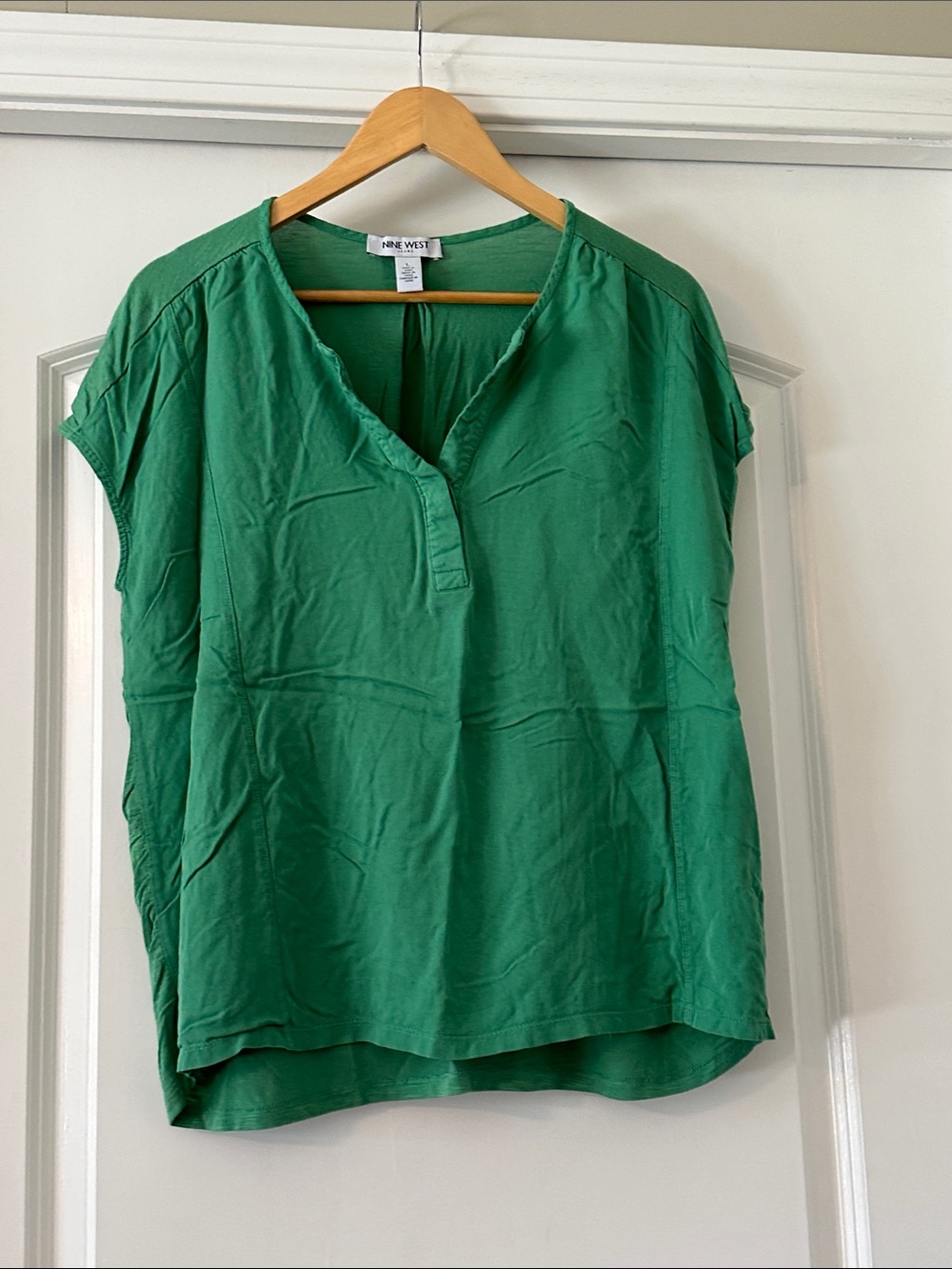 Nine West Emerald Green V-Neck Cap Sleeve Blouse